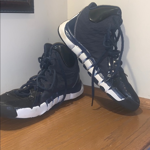 Navy Blue basketball shoes - Picture 2 of 4
